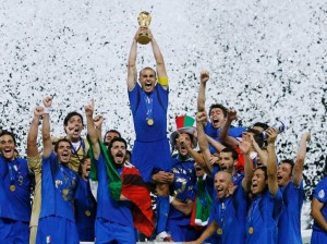 Italy-football-players-holding-World-Cup-hd-wallpaper-1024x768
